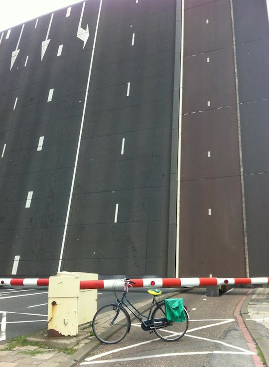Ponte suspensa em Roterdam, Holanda. Foto: Miguel Lacerda