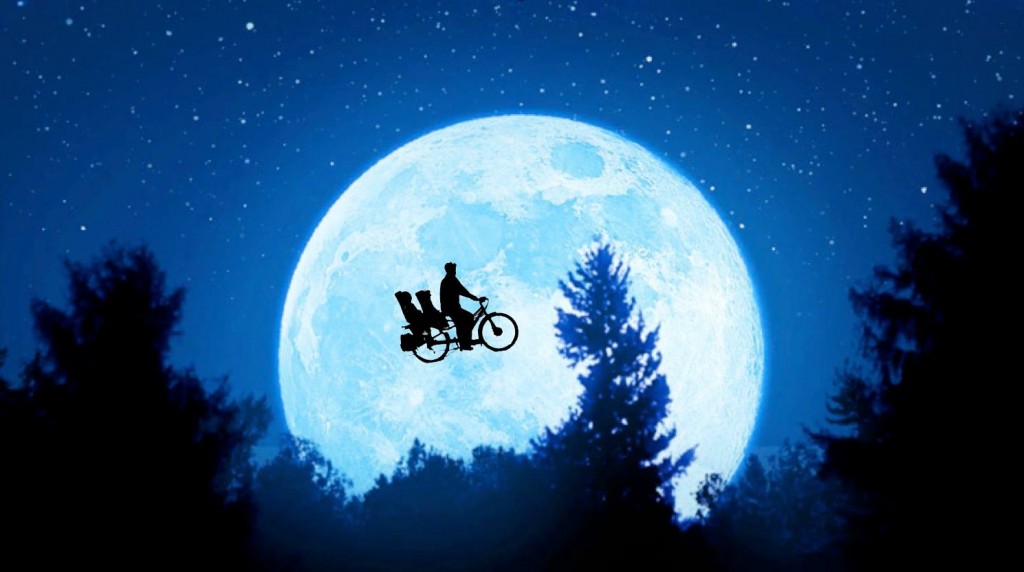 Bicicleta familiar para o transporte de crianças e da imaginação - arte: Ricardo Santos sobre ET- O extraterrestre