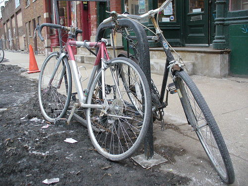 bicicletas trancadas